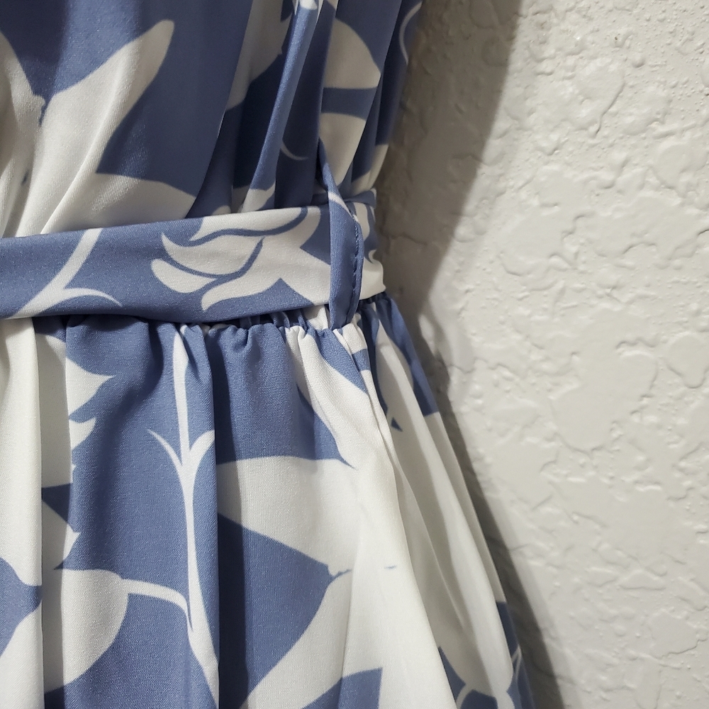2/$30 Estee BrownWomen’s Blue Floral Belted Front Wrap Maxi Dress Small/Medium - Picture 8 of 13
